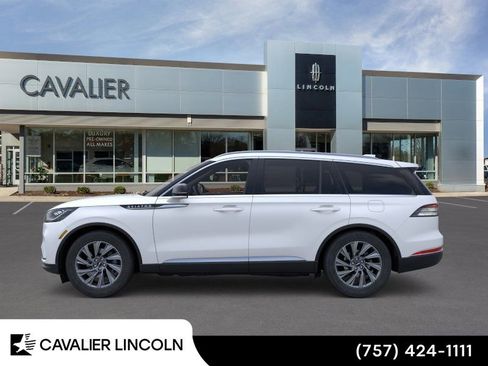 Used 2026 Lincoln Aviator AWD image 3
