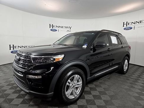 Certified 2022 Ford Explorer XLT RWD image 1