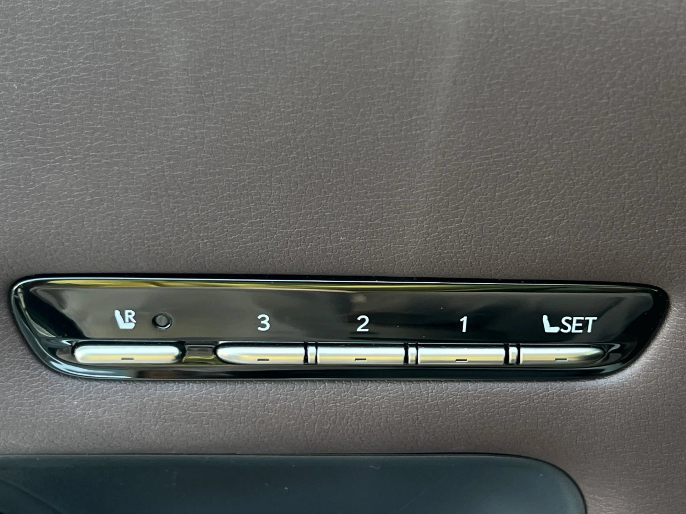 Used 2018 Lexus LS 500 w/ Luxury Package RWD image 41