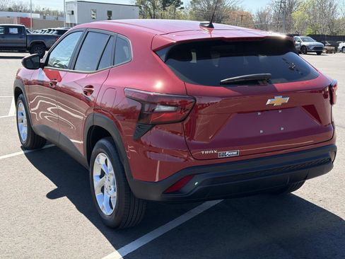 New 2026 Chevrolet Trax LS w/ LS Convenience Package FWD image 12