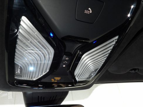 Used 2021 BMW X7 xDrive40i w/ M Sport Package AWD/4WD image 30