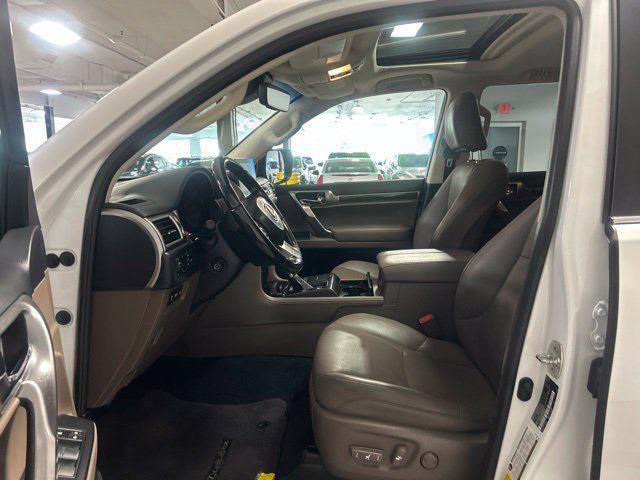 Used 2023 Lexus GX 460 Premium w/ Accessory Package AWD/4WD image 12