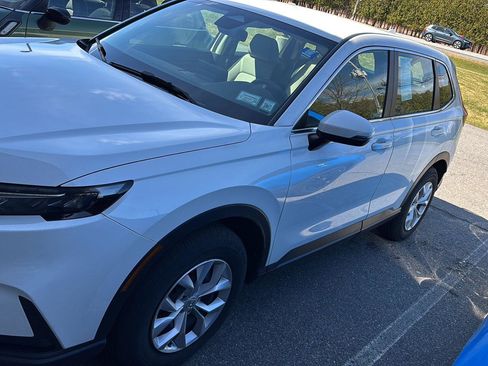 Used 2023 Honda CR-V LX image 2