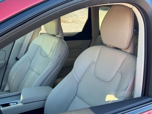 Used 2025 Volvo XC60 B5 Ultra w/ Protection Package Premier image 20