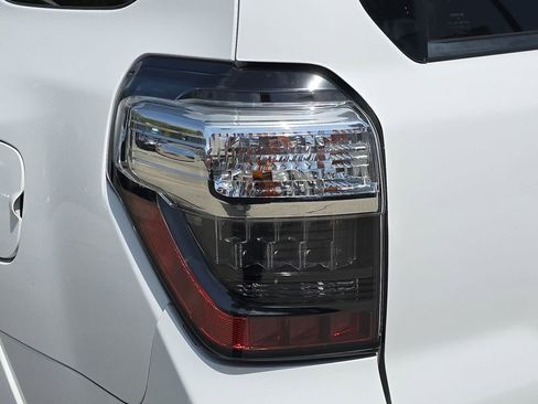 Used 2019 Toyota 4Runner SR5 Premium RWD image 37