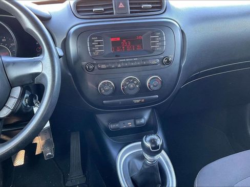 Used 2016 Kia Soul Base image 6