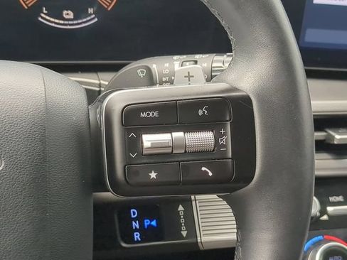 Used 2025 Hyundai Santa Fe SEL FWD image 32