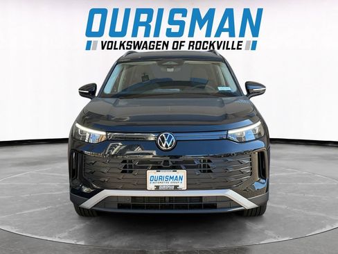 New 2025 Volkswagen Tiguan SE image 8