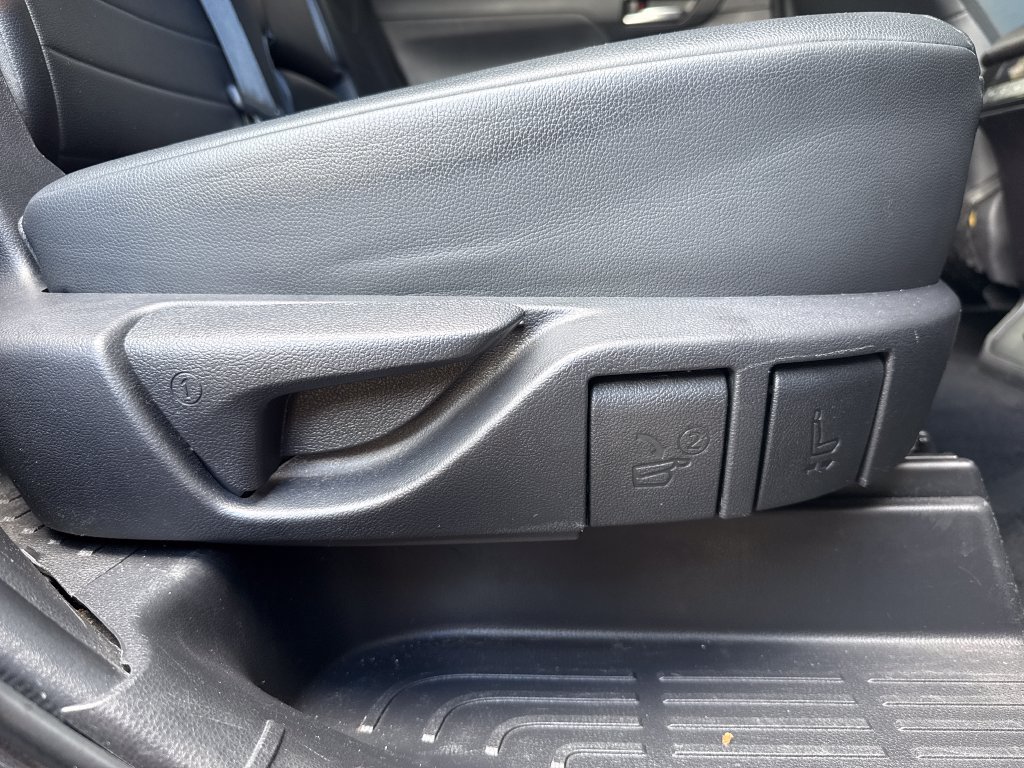 Used 2023 Toyota Highlander XLE FWD image 16