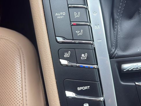 Used 2020 Porsche Macan AWD/4WD image 38