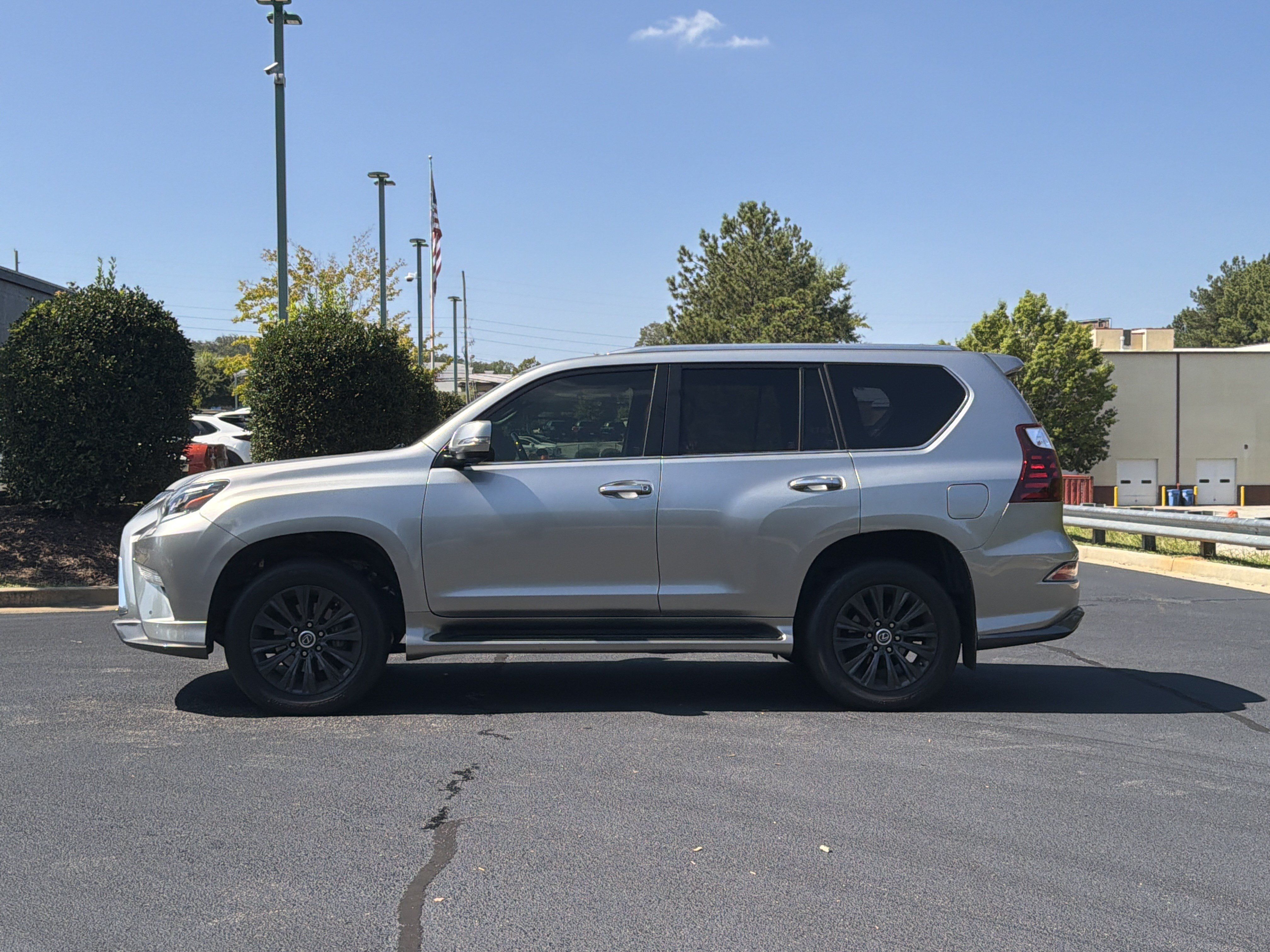 Used 2020 Lexus GX 460 Luxury w/ Luxury Sport Package AWD/4WD image 13