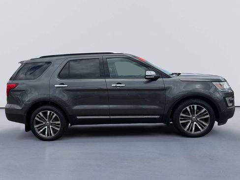 Used 2016 Ford Explorer Platinum AWD/4WD image 2