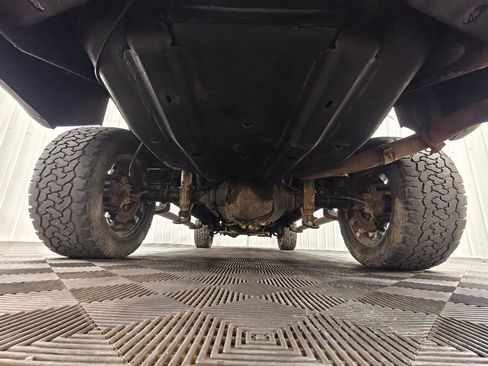 Used 2004 Ford Excursion XLT image 32