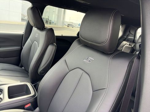 New 2026 Chrysler Pacifica Select w/ S Appearance Package FWD image 11