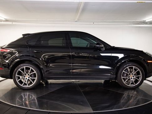 Certified 2023 Porsche Cayenne Platinum Edition AWD/4WD image 8