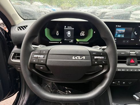 Used 2025 Kia K4 FWD image 25
