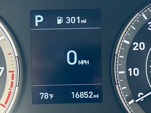Used 2021 Hyundai Venue w/ Cargo Package FWD image 18
