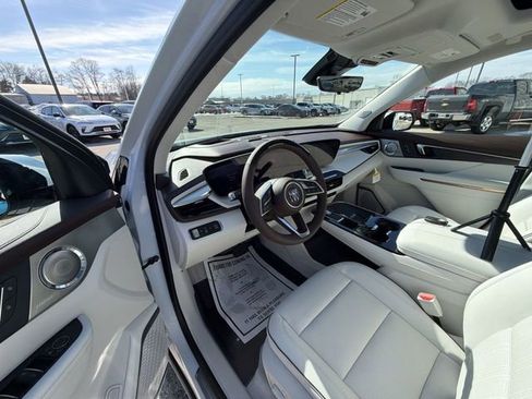 New 2026 Buick Enclave Avenir w/ Super Cruise Package AWD/4WD image 10