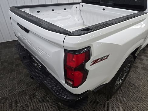Used 2025 Chevrolet Colorado Z71 AWD/4WD image 11