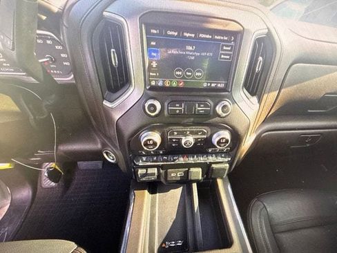 Used 2022 GMC Sierra 2500 Denali w/ Denali Ultimate Package AWD/4WD image 11