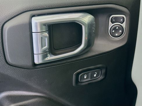 Used 2023 Jeep Wrangler Unlimited AWD/4WD image 15