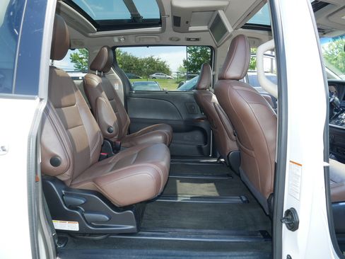 Used 2017 Toyota Sienna Limited Premium AWD/4WD image 19