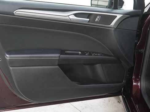 Used 2017 Ford Fusion SE FWD image 17