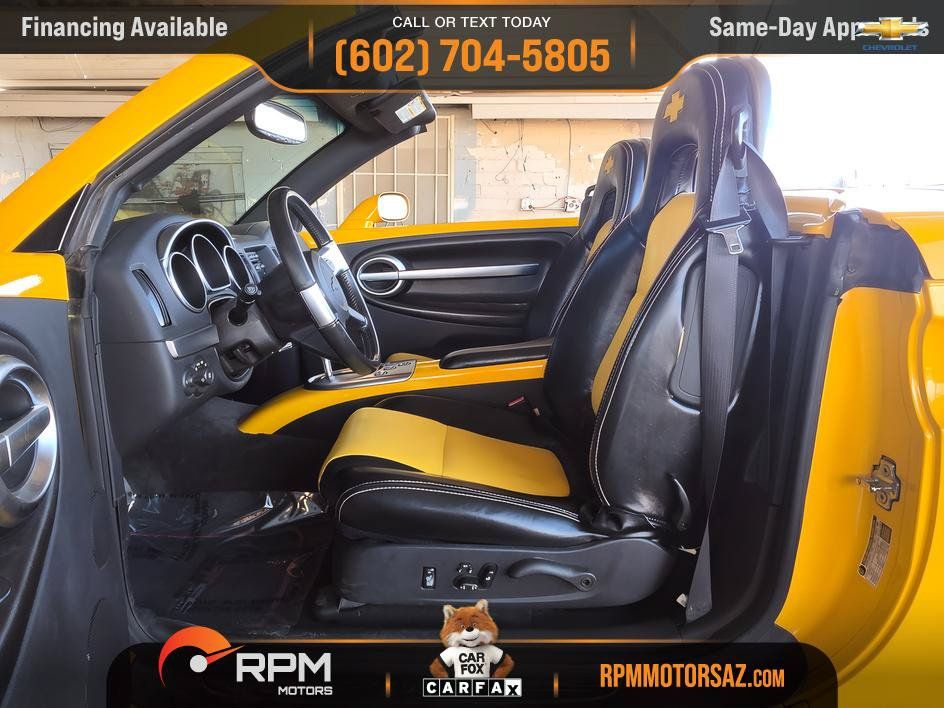 Used 2004 Chevrolet SSR w/ Preferred Equipment Group RWD image 13