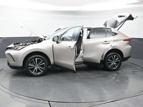 Used 2024 Toyota Venza LE AWD/4WD image 50