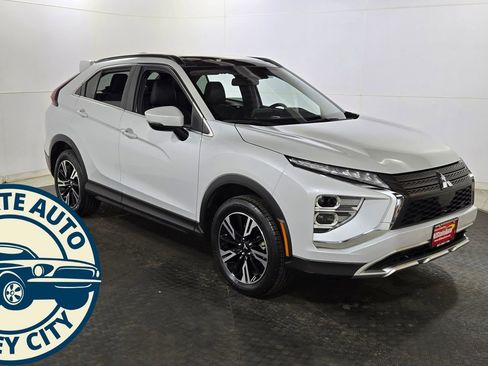 Used 2023 Mitsubishi Eclipse Cross SE image 1