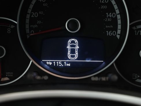 Used 2014 Volkswagen Beetle 1.8T image 32