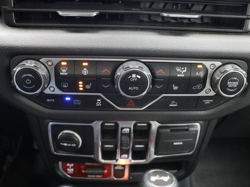 Used 2024 Jeep Wrangler Unlimited AWD/4WD image 23
