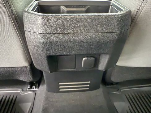 Used 2025 Toyota Tacoma SR5 image 31