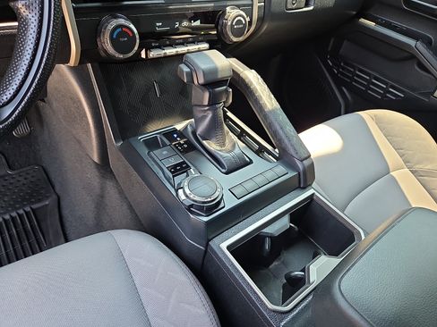Used 2024 Toyota Tacoma SR5 AWD/4WD image 25