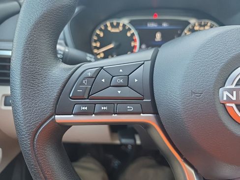 Used 2025 Nissan Altima 2.5 SV FWD image 15