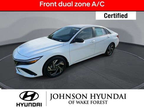 Certified 2025 Hyundai Elantra SEL image 4