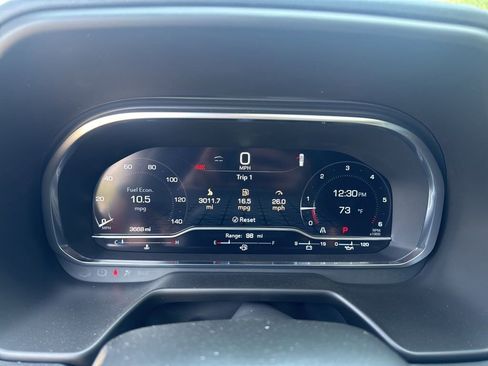 Used 2024 GMC Yukon SLT w/ SLT Premium Package image 10