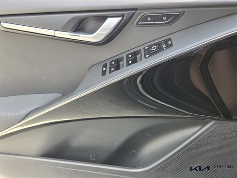 Certified 2023 Kia Niro SX Touring image 33