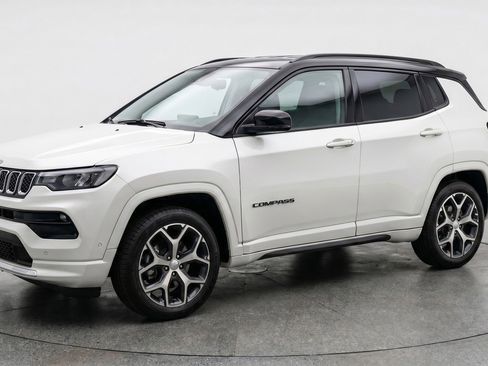 Used 2025 Jeep Compass Limited AWD/4WD image 3