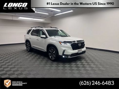 Used 2025 Honda Pilot Elite image 1