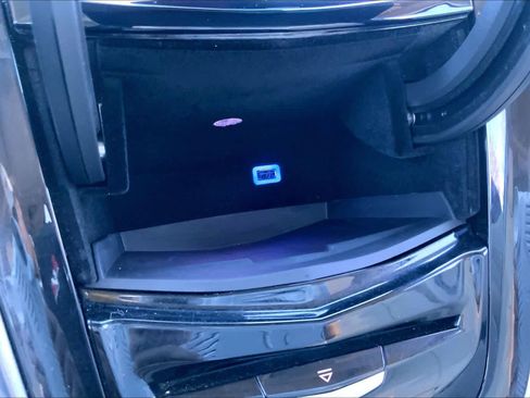 Used 2017 Cadillac Escalade Premium Luxury image 34