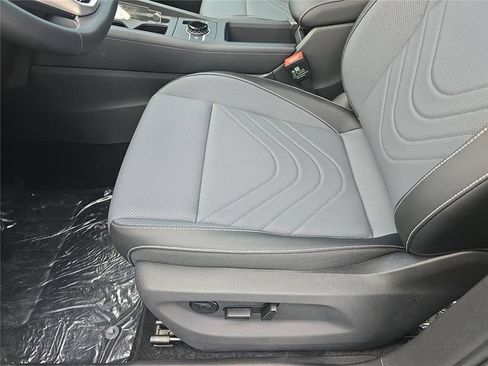 New 2026 Volkswagen Tiguan SE FWD image 12