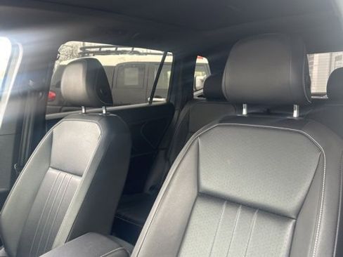 Used 2022 Volkswagen Tiguan SE R-Line image 21