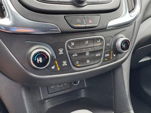 Used 2022 Chevrolet Equinox LT image 18