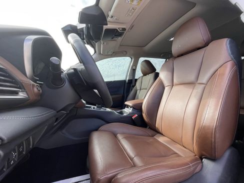 Used 2025 Subaru Outback Touring XT image 23