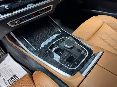 Used 2024 BMW X7 xDrive40i w/ M Sport Package AWD/4WD image 14