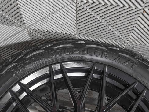 Used 2026 Cadillac Escalade Platinum Sport w/ LPO, ONYX Package image 39