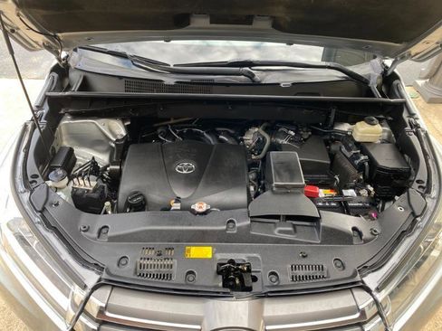 Used 2018 Toyota Highlander Limited Platinum image 8