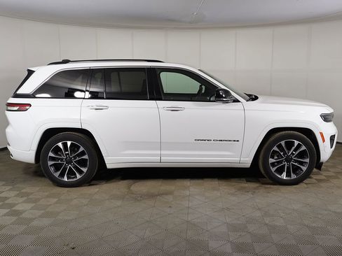Used 2023 Jeep Grand Cherokee Overland AWD/4WD image 18