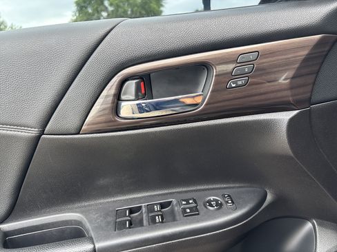 Used 2017 Honda Accord EX-L image 34